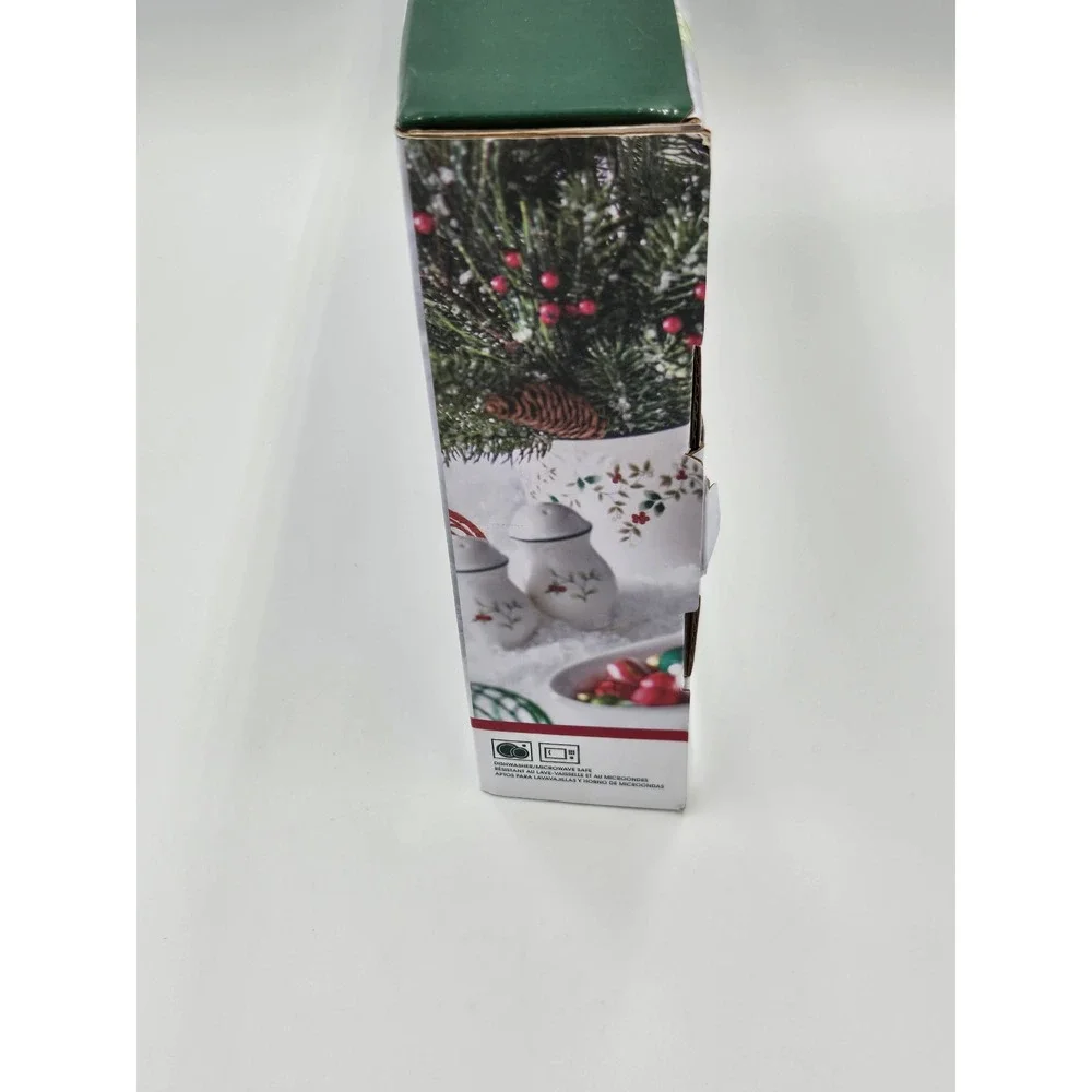 Pfaltzgraff Winterberry Oval Baker 11 x 6.5 Stoneware Holiday Holly 5159539 NEW